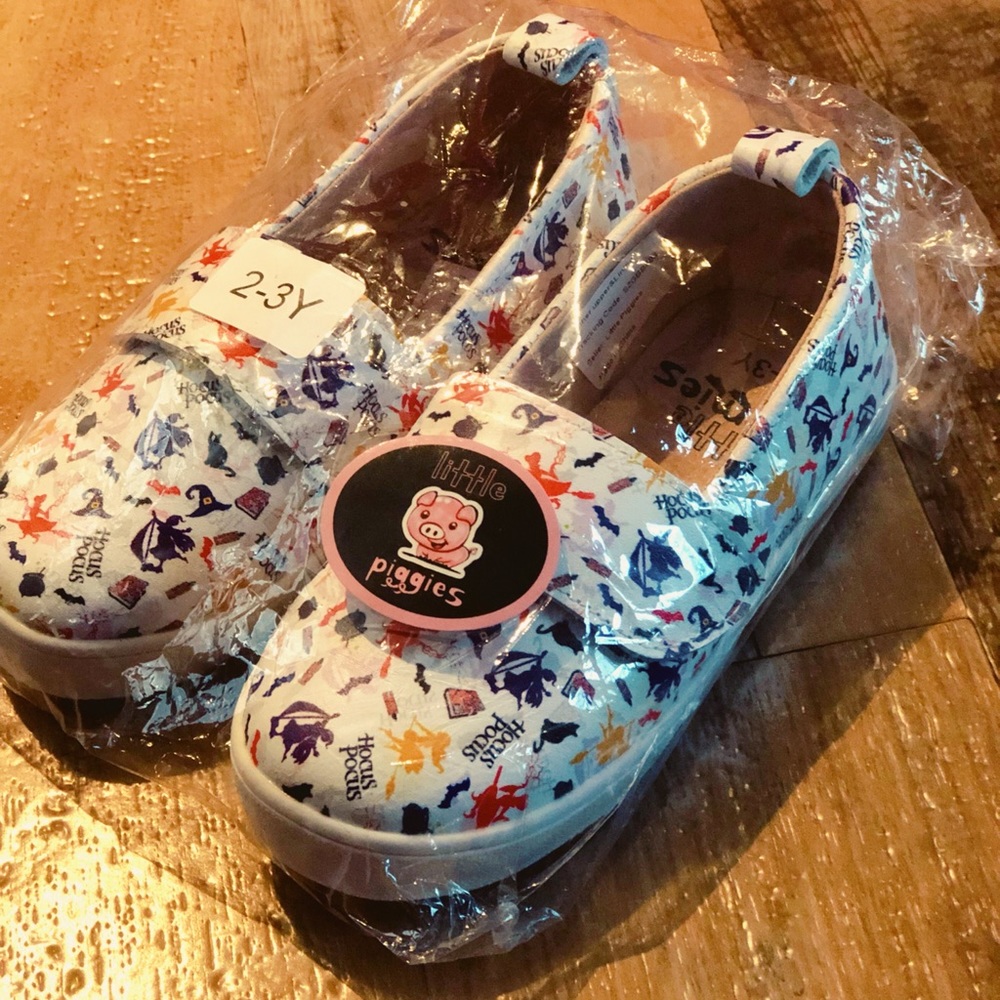 Little piggies - Hocus pocus shoes 2/3Years